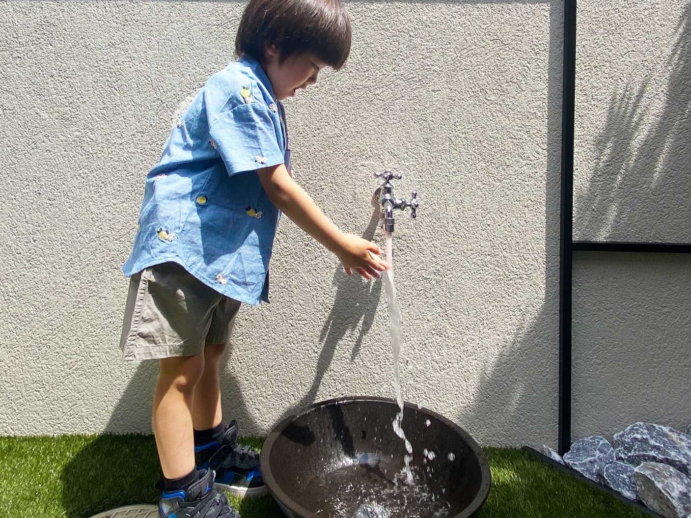 子ども達が自分で水を使えるのも嬉しそう